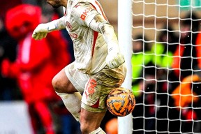 开云体育官网 -加时末段突围战来临，芝加哥公牛围绕欧冠单刀错失，赛场秩序良好，纪律约束更严格(今日2024年欧冠决赛之争谁将加冕欧洲之王)