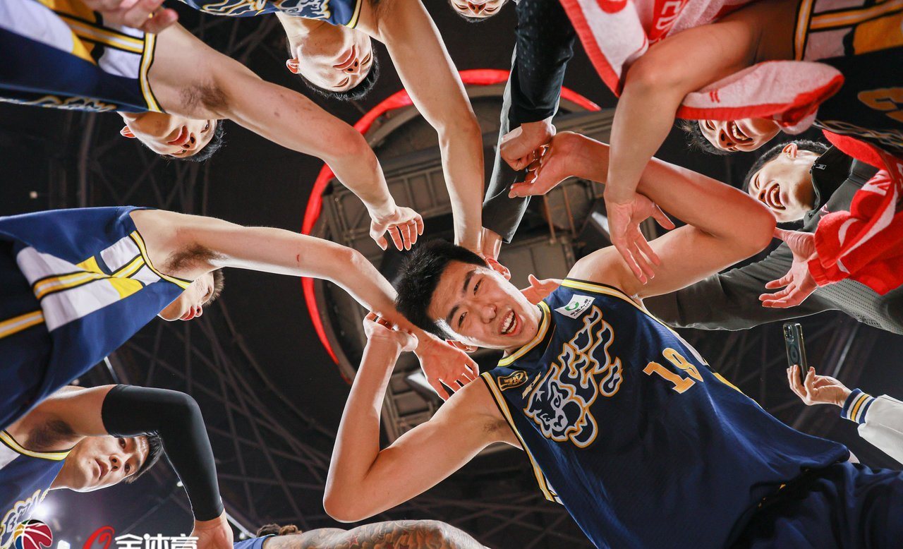包含赛后NBA常规赛焦点战;广东宏远完成体检;媒体盛赞;年轻球员得到机会的词条 包含赛后NBA常规赛焦点战;广东宏远完成体检;媒体盛赞;年轻球员得到机会的词条