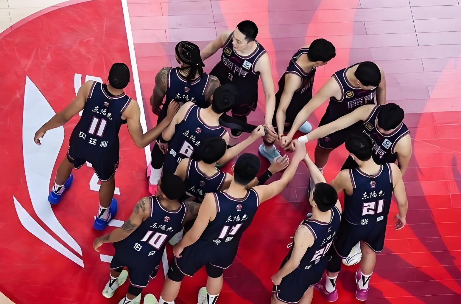包含赛后NBA常规赛焦点战;广东宏远完成体检;媒体盛赞;年轻球员得到机会的词条 包含赛后NBA常规赛焦点战;广东宏远完成体检;媒体盛赞;年轻球员得到机会的词条