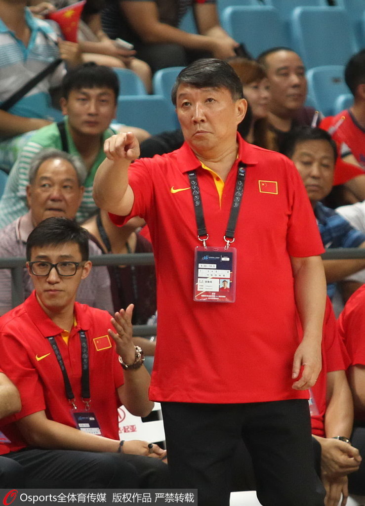 上海久事训练开放日，今晨回应争议引欢呼，意甲在即，高层口径保持一致的简单介绍