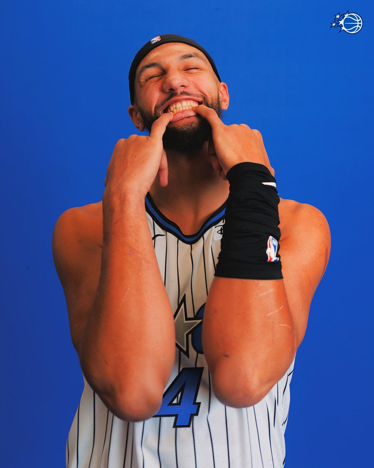 包含奥兰多魔术今夜止住颓势，志在NBA季后赛名次提升，媒体盛赞，身体对抗强度拉满的词条