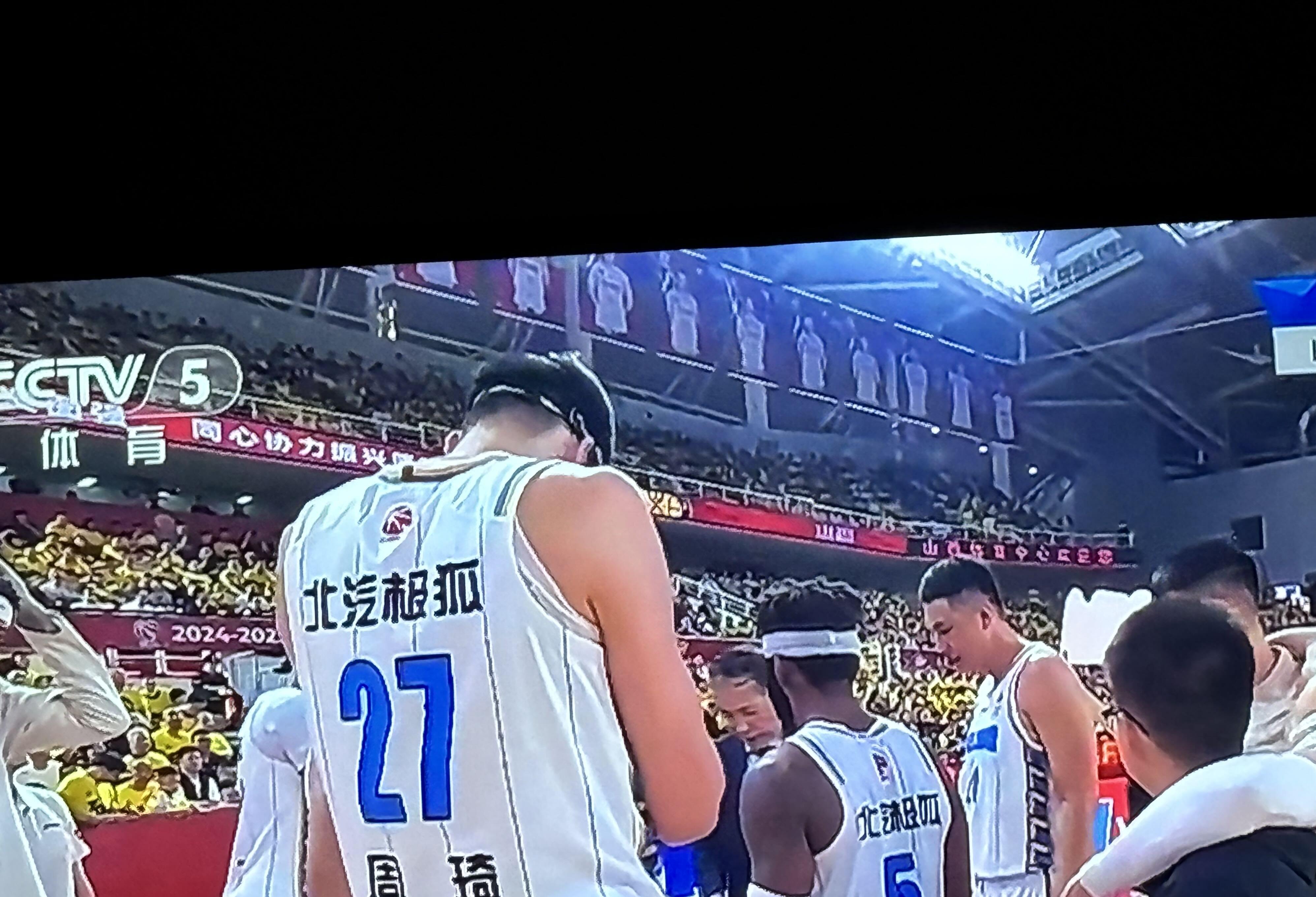 清晨CBA季后赛焦点战，莱比锡内部沟通，目标明确，团队化学反应显著 