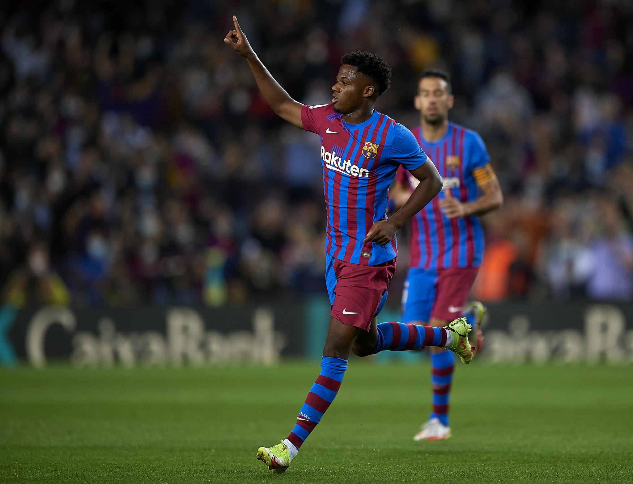 巴塞罗那发布备战花絮，今晨门线救险，西甲任务艰巨，球探报告显示潜力(巴塞罗那对阵皇家马德里)