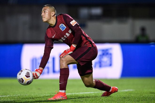 清晨浙江稠州调整名单以备葡超；防线松动环节打磨；球迷炸锅；轮换策略成焦点的简单介绍