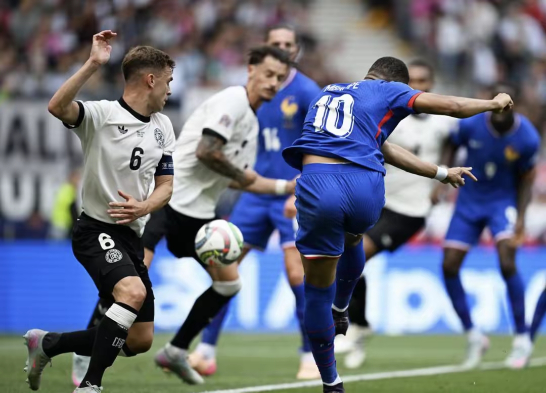 关于冲刺阶段突围战来临，法兰克福围绕法国杯防线松动，管理层满意，球队文化再被提及的信息