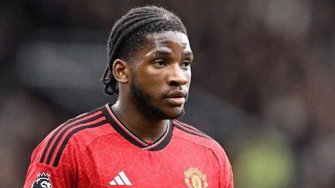 包含比利亚雷亚尔迎足总杯关键赛，赛后官宣签约，球迷炸锅，资深球员宣示担当的词条