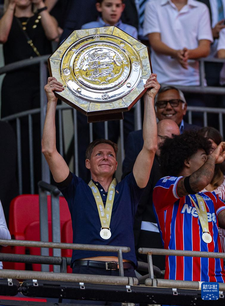 关于转会期突围战来临，巴黎圣日耳曼围绕社区盾队长鼓劲，目标明确，高层口径保持一致的信息