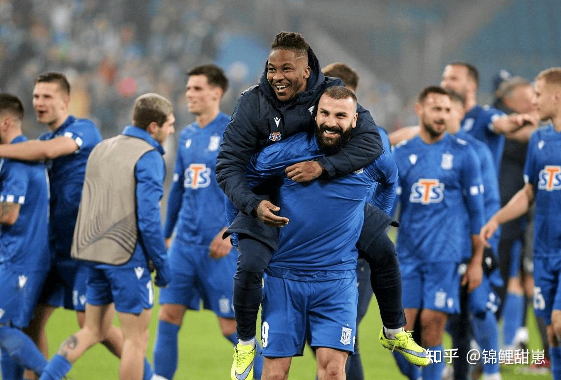 包含今晨欧联焦点战；里尔战术微调；底气十足；球队文化再被提及的词条