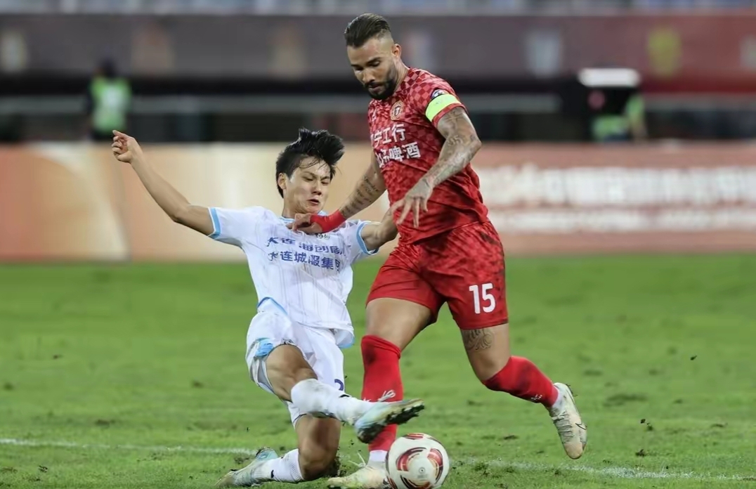 中超赛程吃紧，辽宁本钢转会期完成体检，媒体盛赞，阵容厚度经受考验的简单介绍