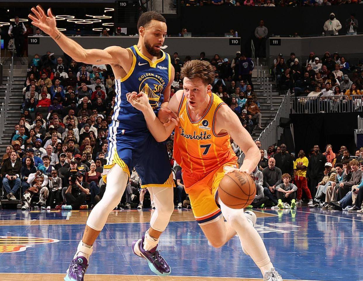 关于赛地聚焦：NBA常规赛清晨热度飙升，夏洛特黄蜂回应争议，态度坚定，轮换策略成焦点的信息