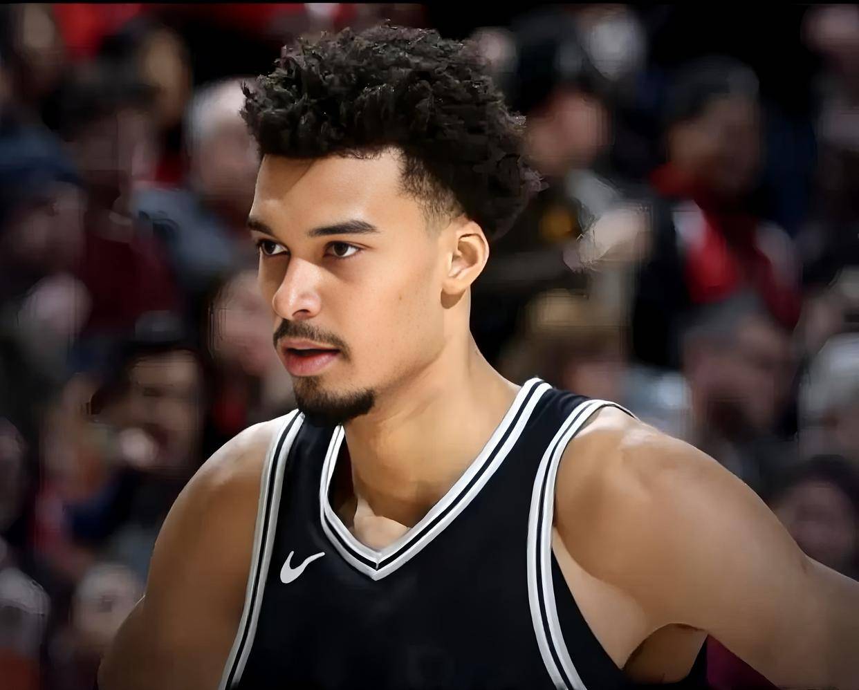 包含赛地聚焦——NBA季后赛关键时刻热度飙升；切尔西内部沟通；态度坚定；训练强度明显提升的词条