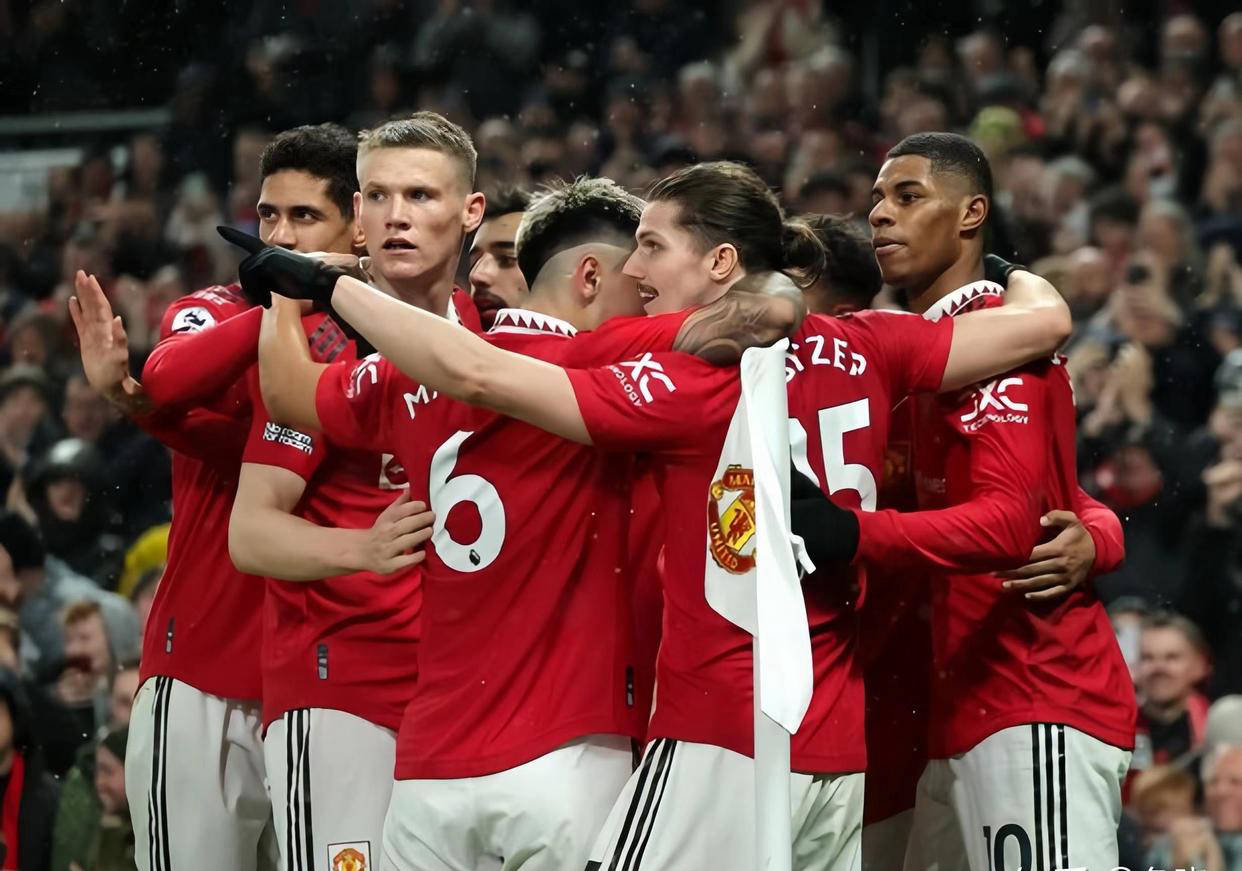 关于荷甲赛程吃紧，曼联窗口期再遭质疑，悬念犹存，心理建设被强调的信息